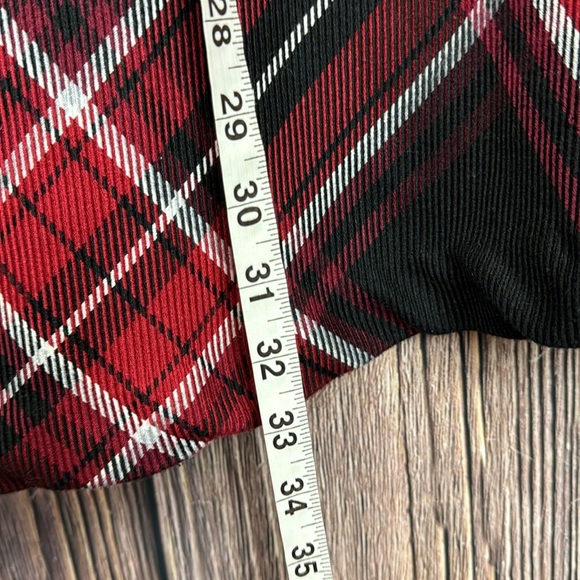 Red & Black Plaid Skirt- Size 4 - Picture 6 of 8